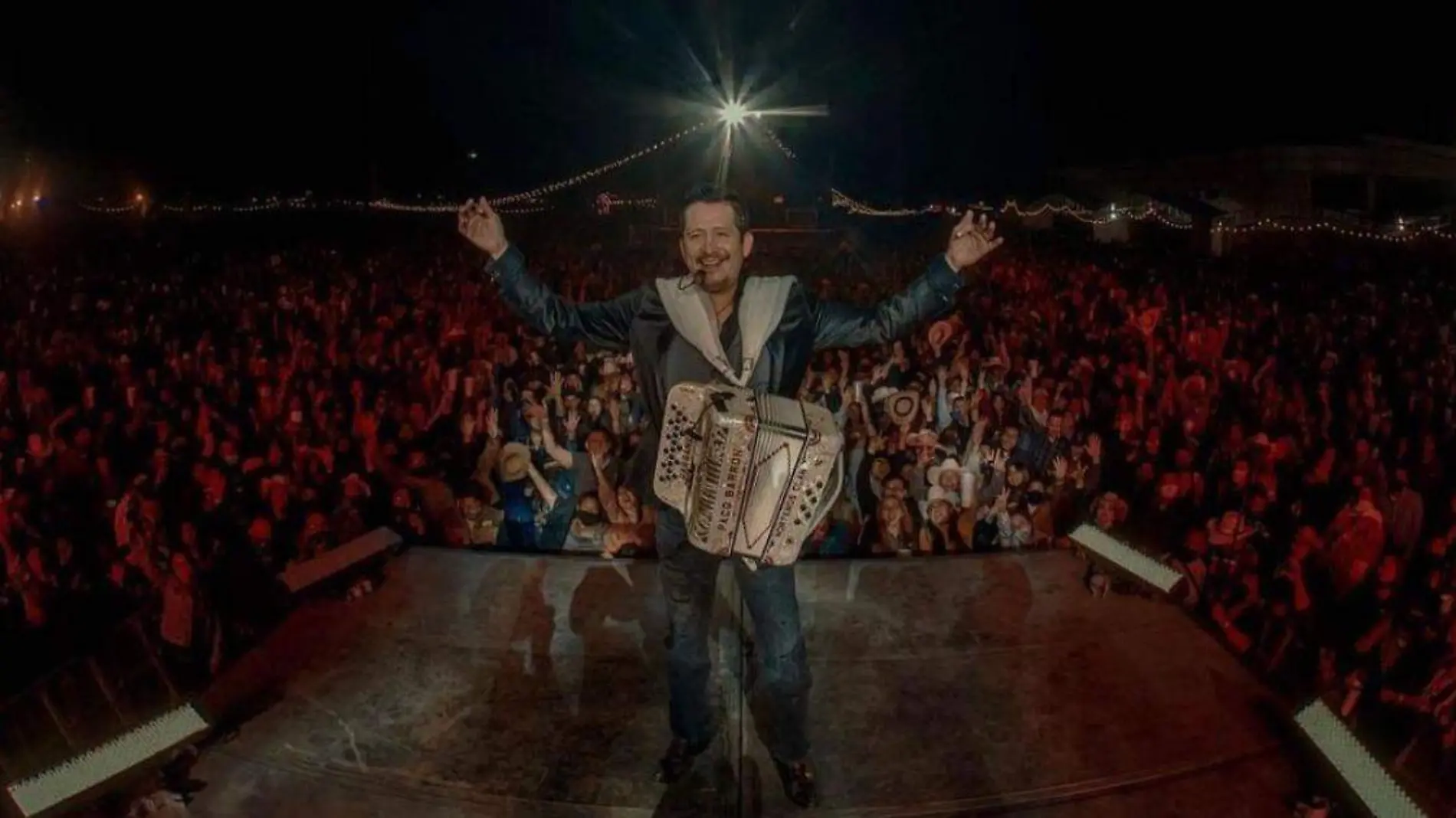 Sujeto apuñala a mujer en el escenario durante concierto de Paco Barrón